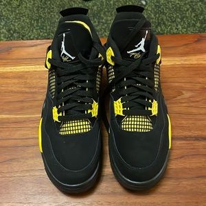 Air Jordan 4 Retro thunder release 2012